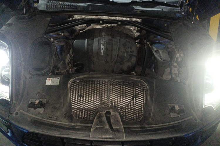 Used Porsche Macan 2017 Macan 2.0T Engine Bay