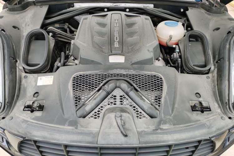 Used Porsche Macan 2017 Macan S 3.0T Engine Bay