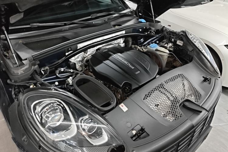Used Porsche Macan 2017 Macan 2.0T Engine Bay