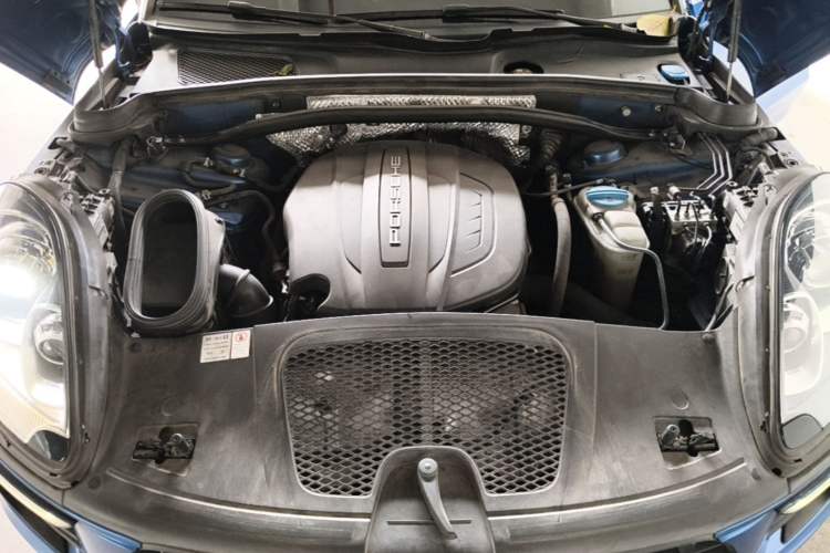 Used Porsche Macan 2017 Macan 2.0T Engine Bay