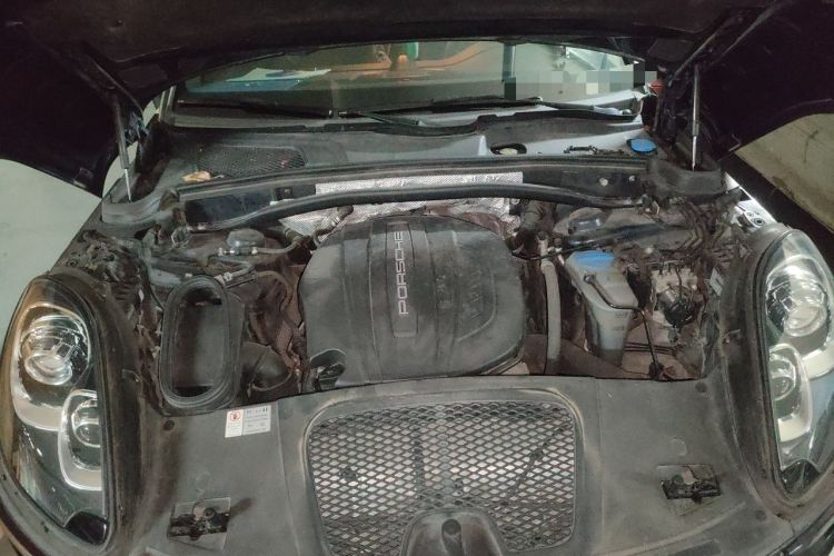 Used Porsche Macan 2017 Macan 2.0T Engine Bay