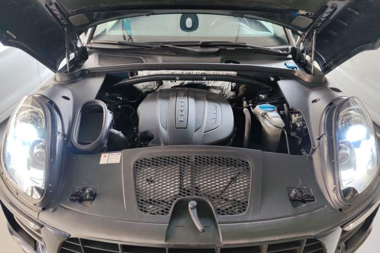 Used Porsche Macan 2017 Macan 2.0T Engine Bay