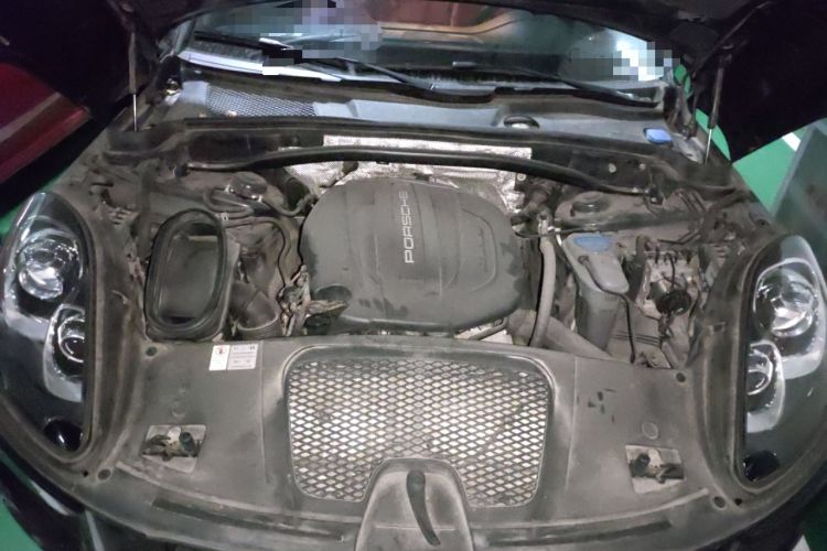 Used Porsche Macan 2017 Macan 2.0T Engine Bay
