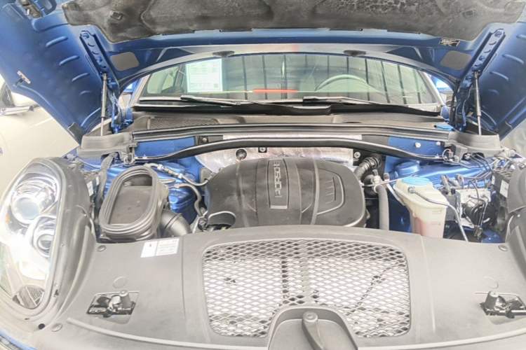 Used Porsche Macan 2017 Macan 2.0T Engine Bay