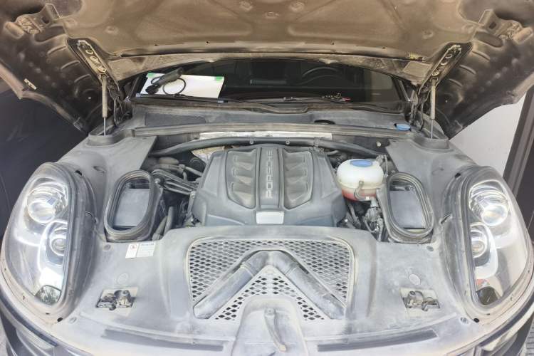 Used Porsche Macan 2017 Macan S 3.0T Engine Bay