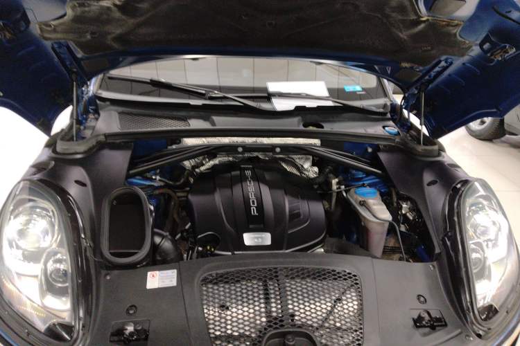 Used Porsche Macan 2017 Macan 2.0T Engine Bay