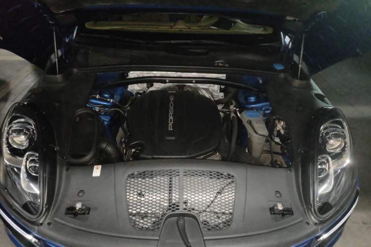 Used Porsche Macan 2017 Macan 2.0T Engine Bay