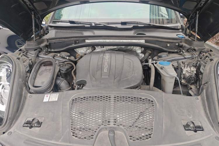 Used Porsche Macan 2017 Macan 2.0T Engine Bay