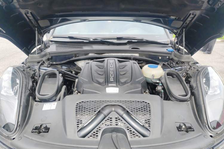Used Porsche Macan 2017 Macan S 3.0T Engine Bay
