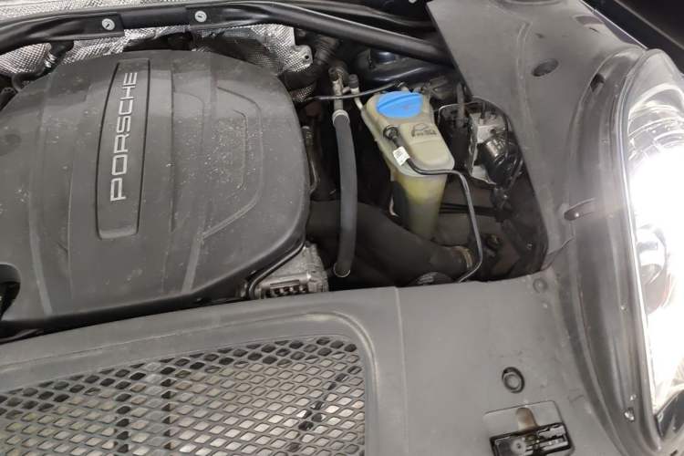 Used Porsche Macan 2017 Macan 2.0T Engine Bay Left