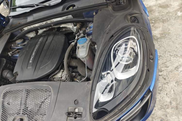 Used Porsche Macan 2017 Macan 2.0T Engine Bay Left