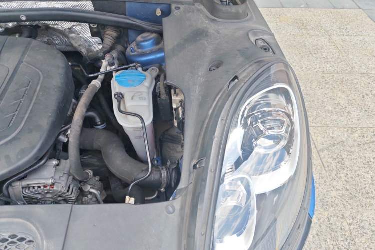 Used Porsche Macan 2017 Macan 2.0T Engine Bay Left