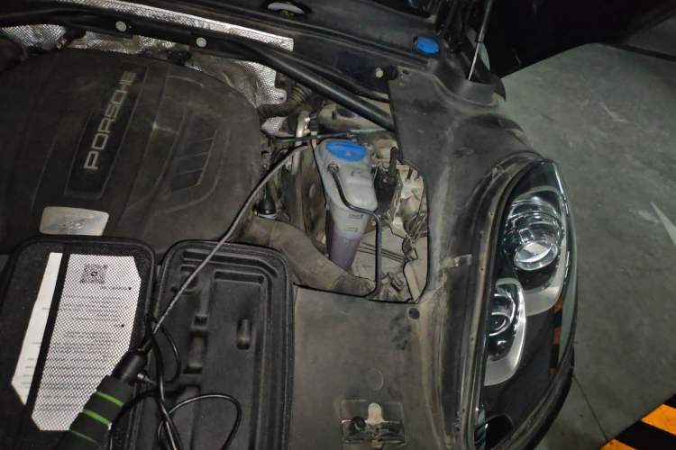 Used Porsche Macan 2017 Macan 2.0T Engine Bay Left