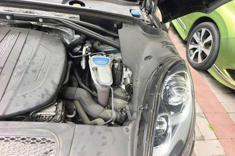 Used Porsche Macan 2017 Macan 2.0T Engine Bay Left