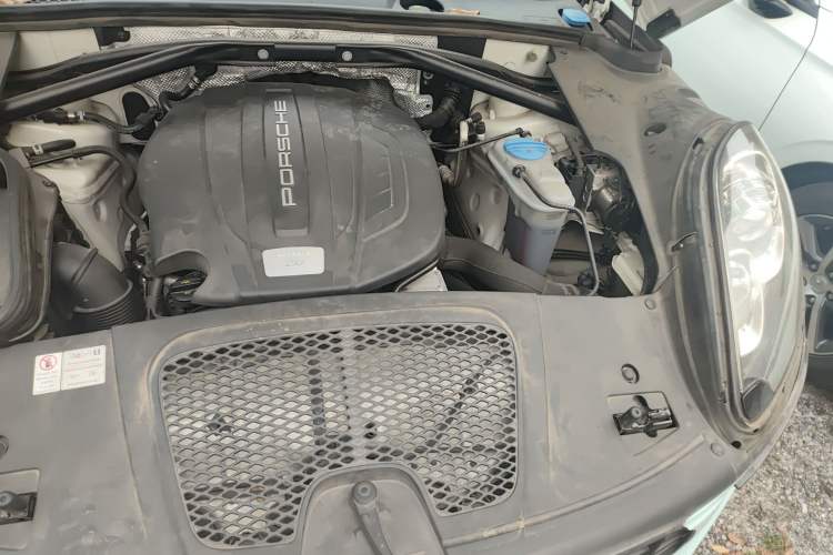 Used Porsche Macan 2017 Macan 2.0T Engine Bay Left