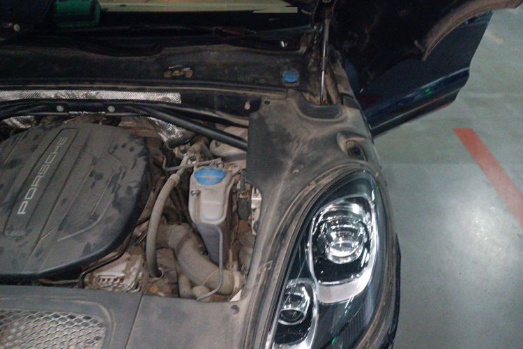 Used Porsche Macan 2017 Macan 2.0T Engine Bay Left