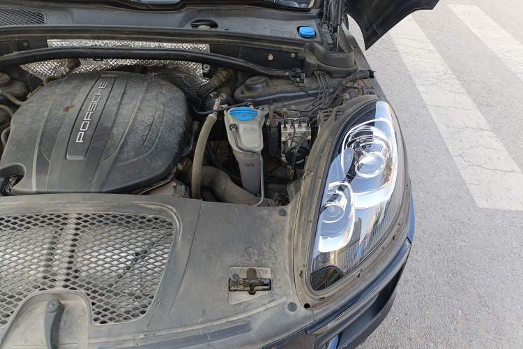 Used Porsche Macan 2017 Macan 2.0T Engine Bay Left