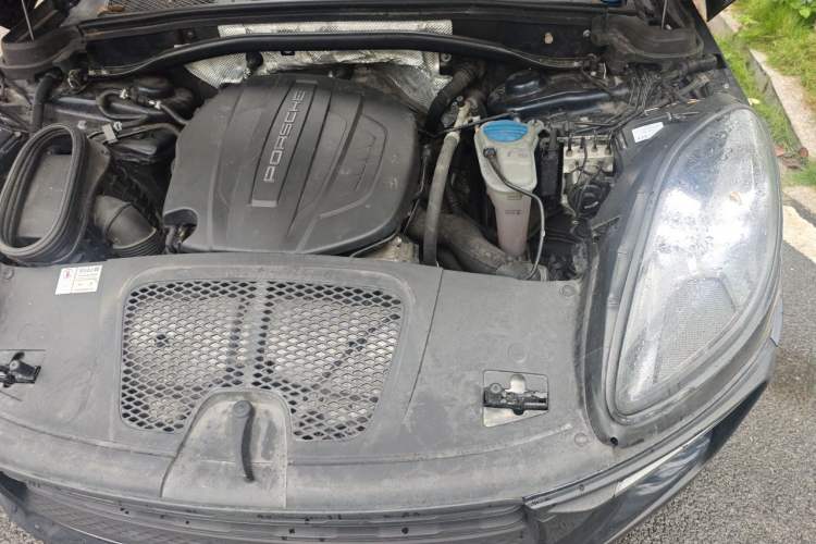 Used Porsche Macan 2017 Macan 2.0T Engine Bay Left