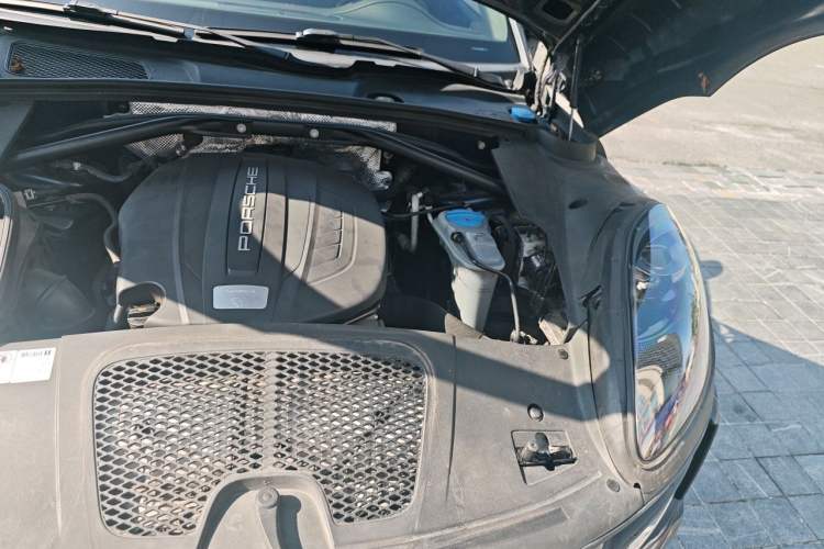 Used Porsche Macan 2017 Macan 2.0T Engine Bay Left
