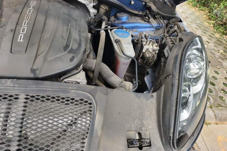 Used Porsche Macan 2017 Macan 2.0T Engine Bay Left