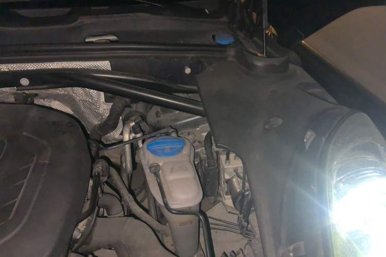 Used Porsche Macan 2017 Macan 2.0T Engine Bay Left