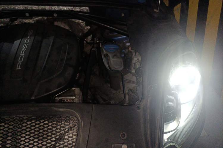 Used Porsche Macan 2017 Macan 2.0T Engine Bay Left