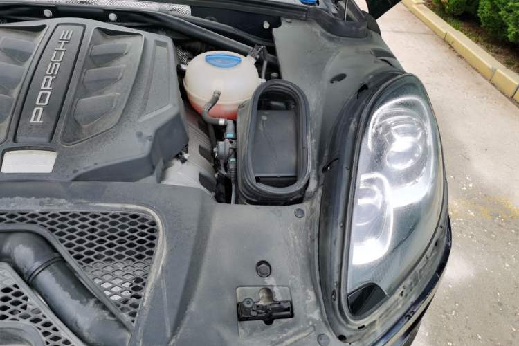 Used Porsche Macan 2017 Macan S 3.0T Engine Bay Left
