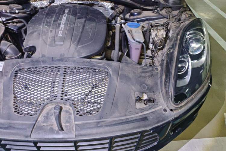 Used Porsche Macan 2017 Macan 2.0T Engine Bay Left
