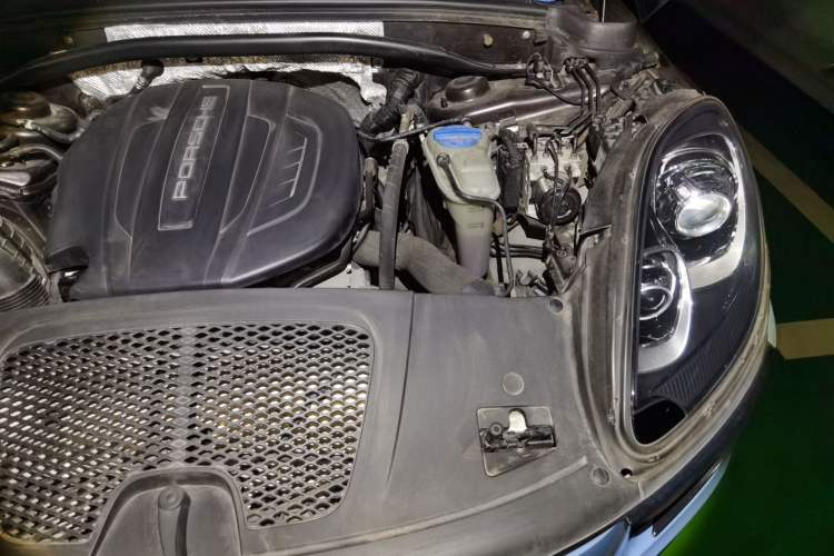 Used Porsche Macan 2017 Macan 2.0T Engine Bay Left