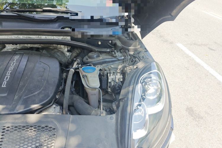 Used Porsche Macan 2017 Macan 2.0T Engine Bay Left