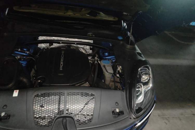 Used Porsche Macan 2017 Macan 2.0T Engine Bay Left