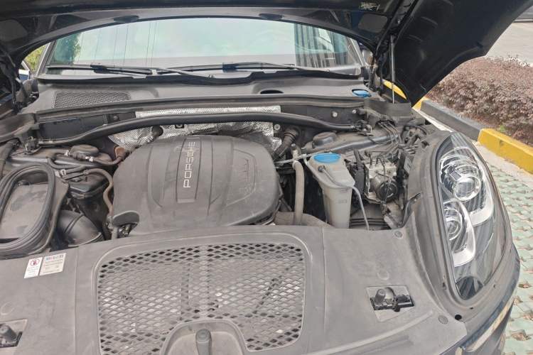 Used Porsche Macan 2017 Macan 2.0T Engine Bay Left