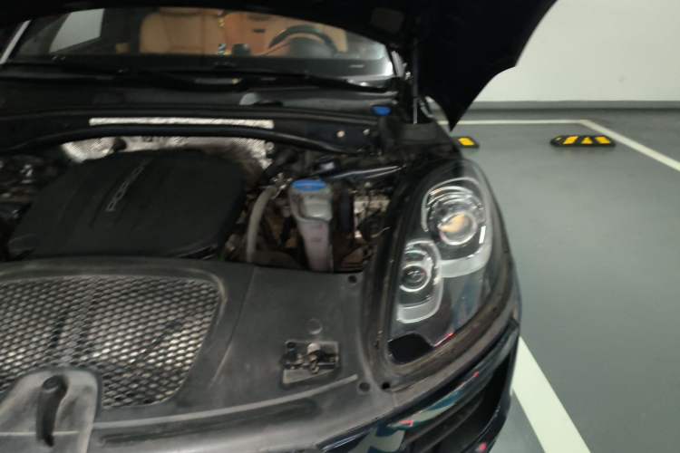 Used Porsche Macan 2017 Macan 2.0T Engine Bay Left