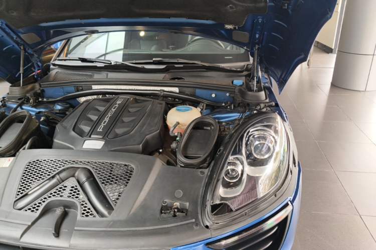 Used Porsche Macan 2017 Macan S 3.0T Engine Bay Left