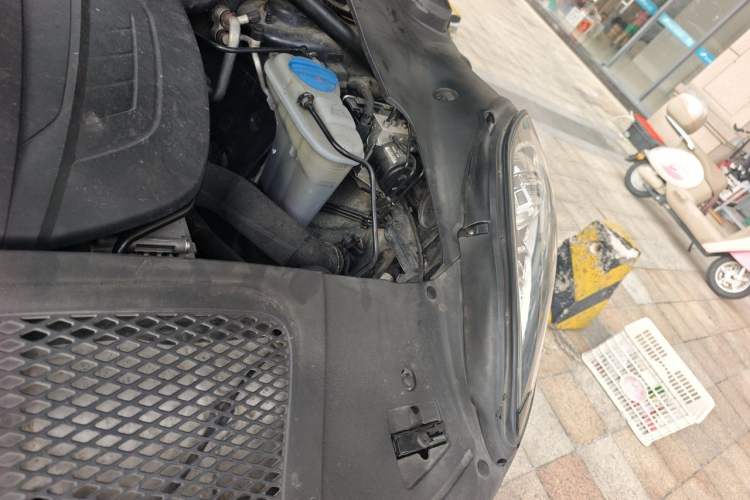 Used Porsche Macan 2017 Macan 2.0T Engine Bay Left