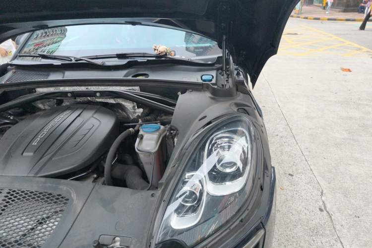 Used Porsche Macan 2017 Macan 2.0T Engine Bay Left
