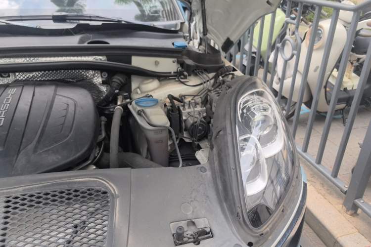 Used Porsche Macan 2017 Macan 2.0T Engine Bay Left