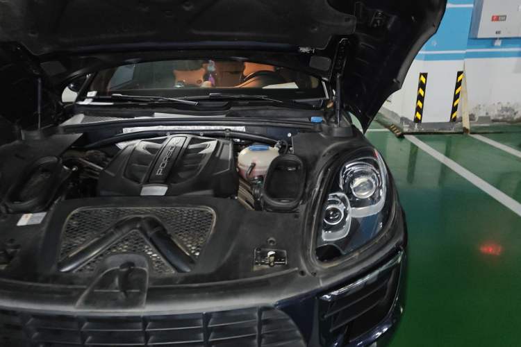 Used Porsche Macan 2017 Macan S 3.0T Engine Bay Left