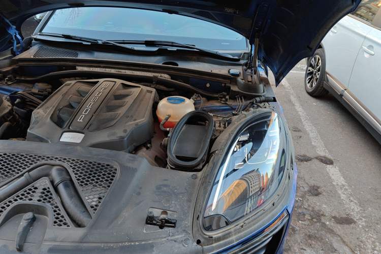 Used Porsche Macan 2017 Macan S 3.0T Engine Bay Left