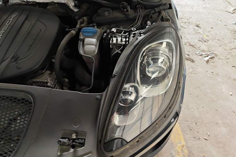 Used Porsche Macan 2017 Macan 2.0T Engine Bay Left