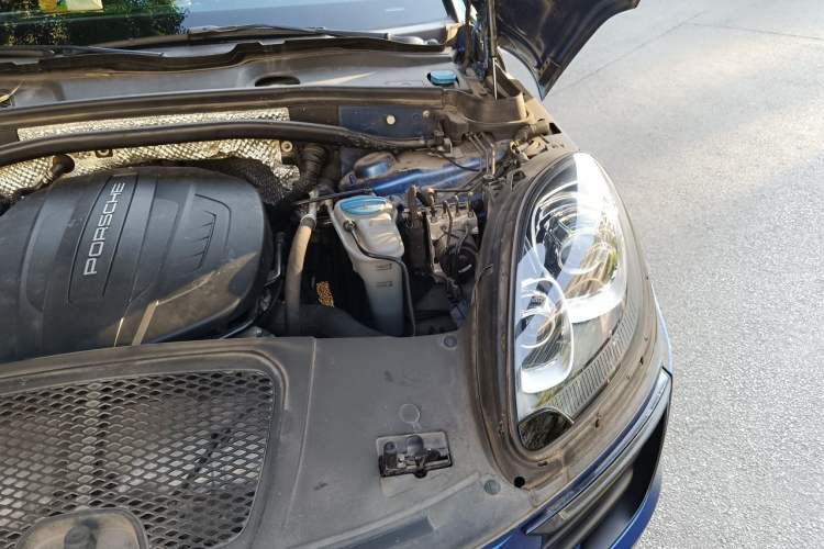 Used Porsche Macan 2017 Macan 2.0T Engine Bay Left