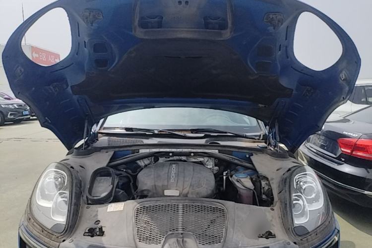 Used Porsche Macan 2017 Macan 2.0T Engine Bay