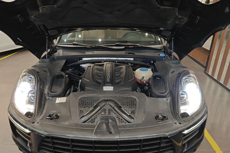 Used Porsche Macan 2017 Macan S 3.0T Engine Bay