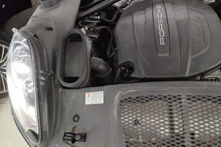 Used Porsche Macan 2017 Macan 2.0T Engine Bay Right