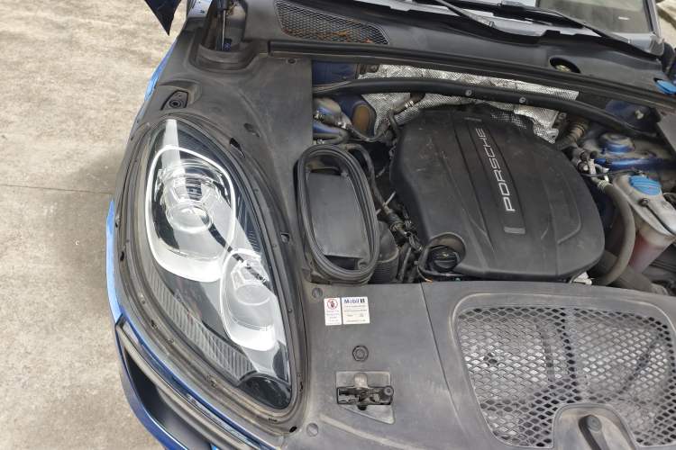 Used Porsche Macan 2017 Macan 2.0T Engine Bay Right