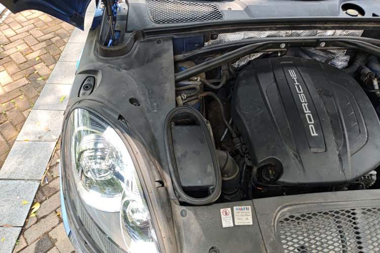 Used Porsche Macan 2017 Macan 2.0T Engine Bay Right
