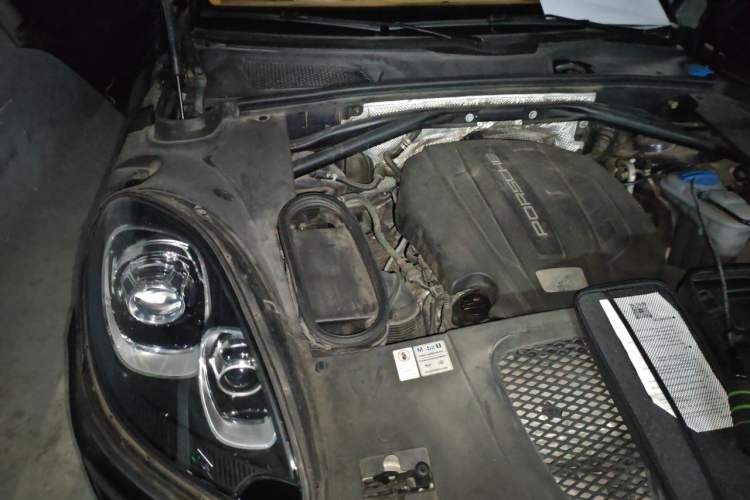 Used Porsche Macan 2017 Macan 2.0T Engine Bay Right