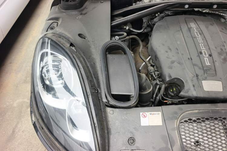 Used Porsche Macan 2017 Macan 2.0T Engine Bay Right