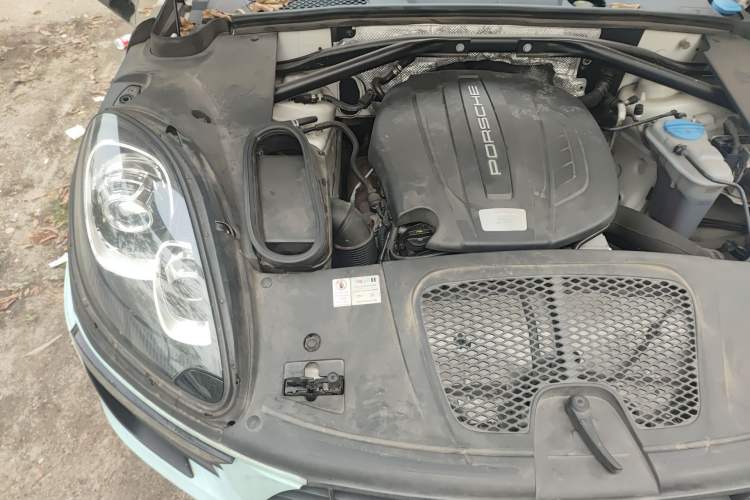 Used Porsche Macan 2017 Macan 2.0T Engine Bay Right