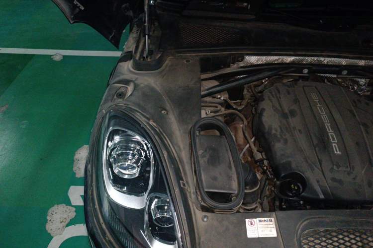 Used Porsche Macan 2017 Macan 2.0T Engine Bay Right